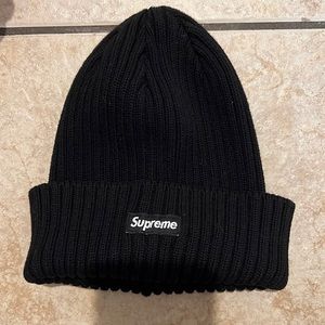 Supreme beanie black knit 100% Authentic NWOT supreme logo